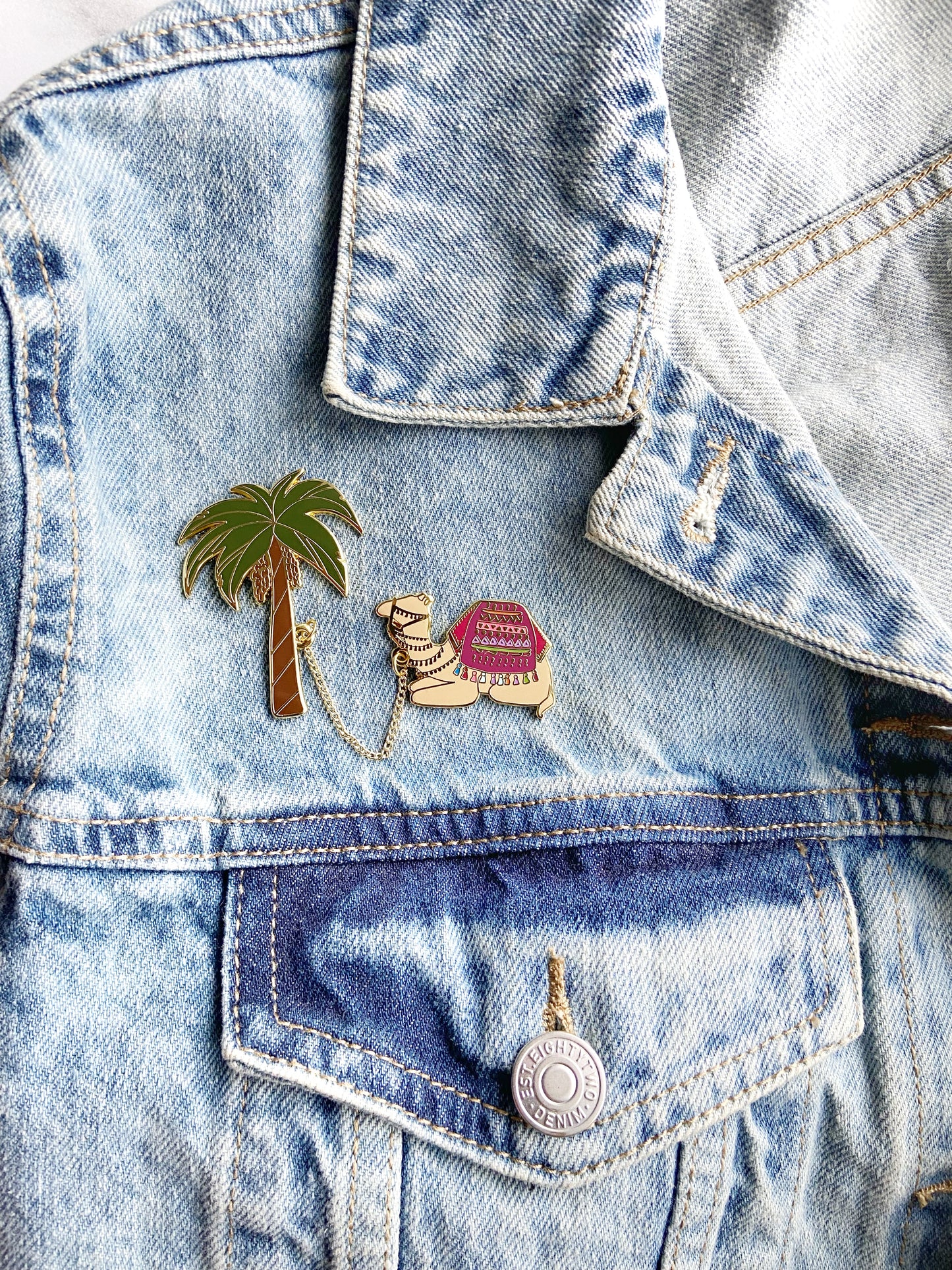 Trust Allah & Tie Your Camel Enamel Chain Pins