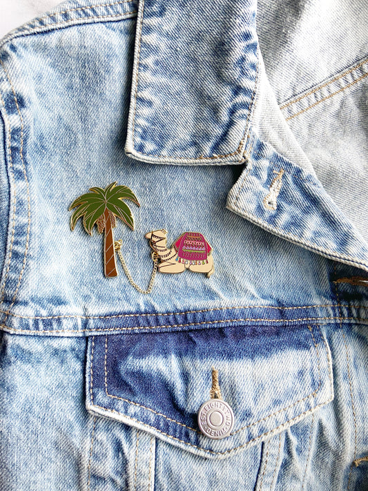 Trust Allah & Tie Your Camel Enamel Chain Pins