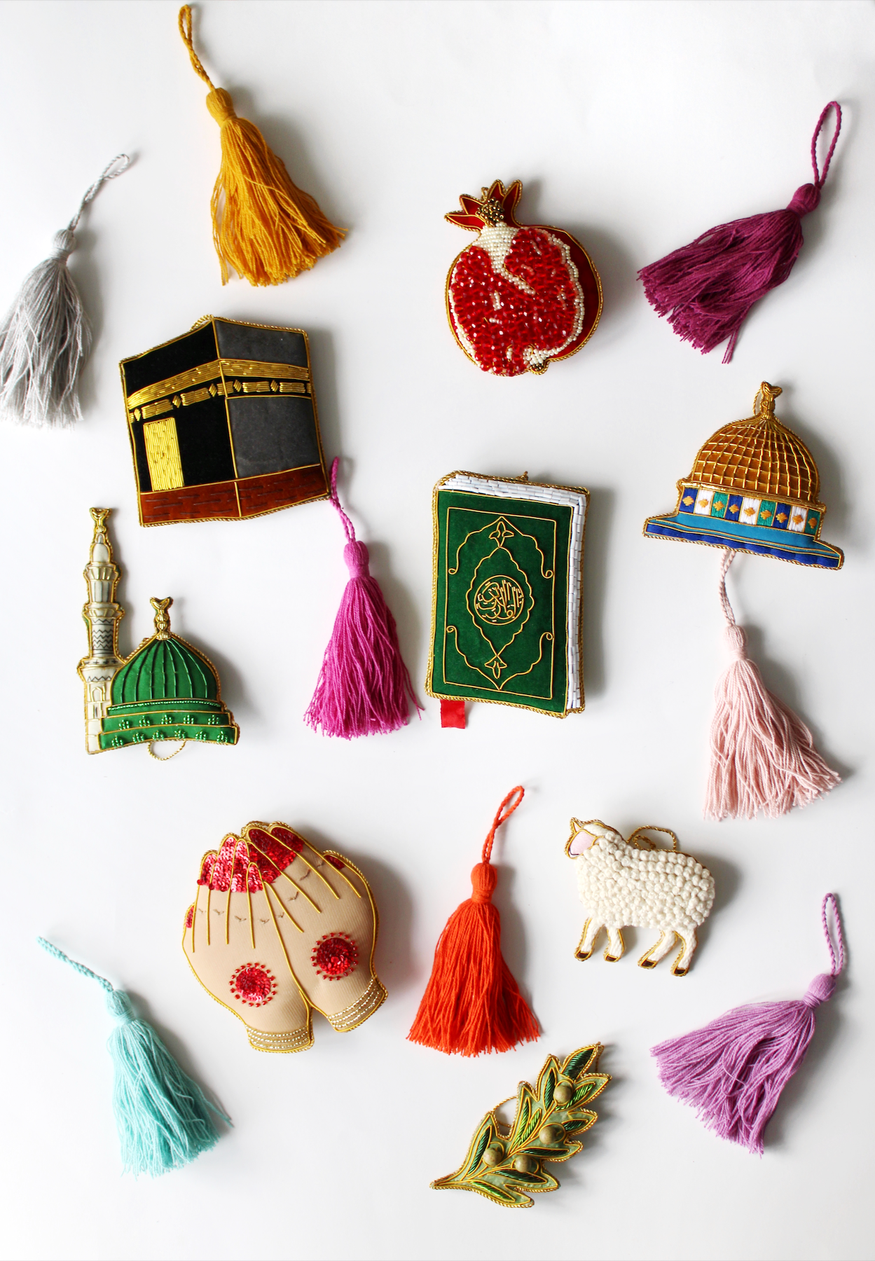 30 Piece Bundle Heirloom Ornaments Collection